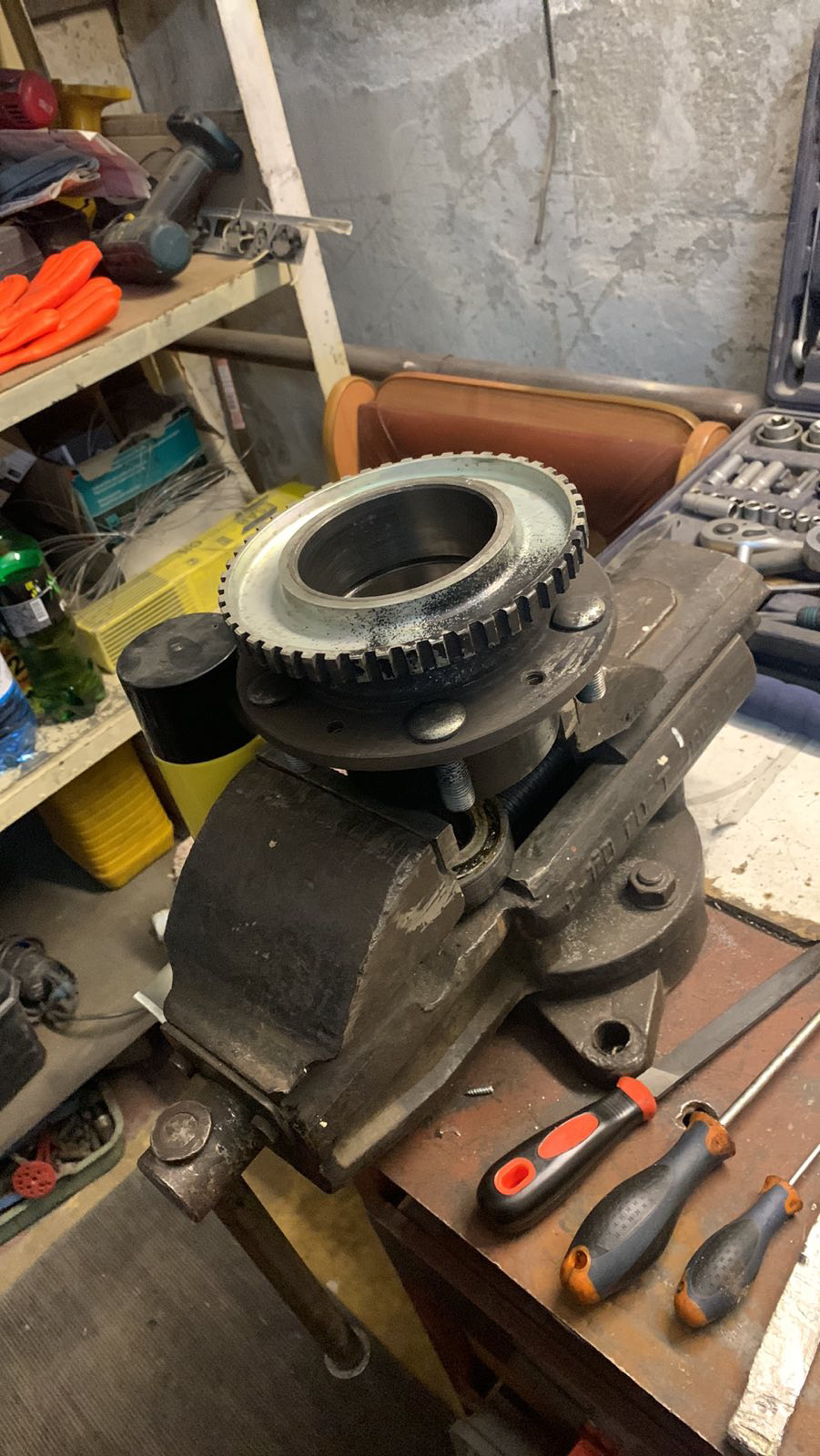 Передняя ось: Замена ступичных подшипников — УАЗ Patriot, 2,7 л, 2014 ...