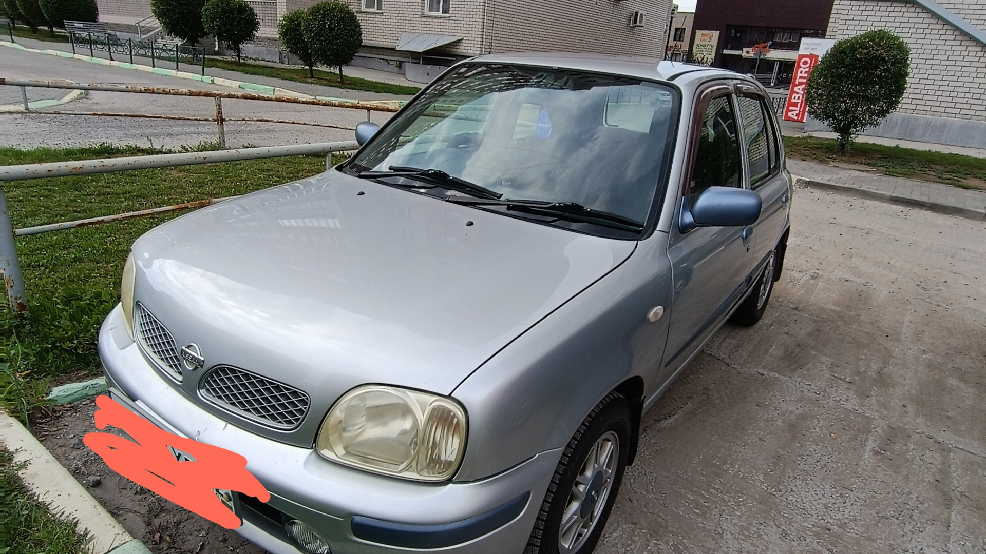 March 2000. Nissan March 2000. Nissan March 2000 леворукий. Nissan March 2000 года панель.