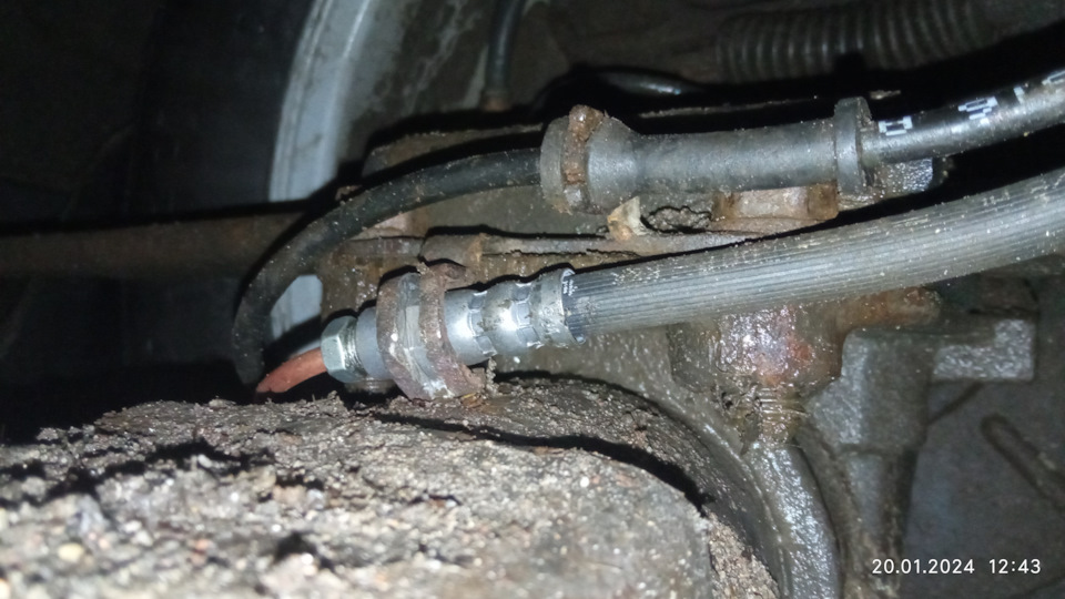 Трубы текут(современный тренд), задние, тормозные. — Chrysler Voyager ...