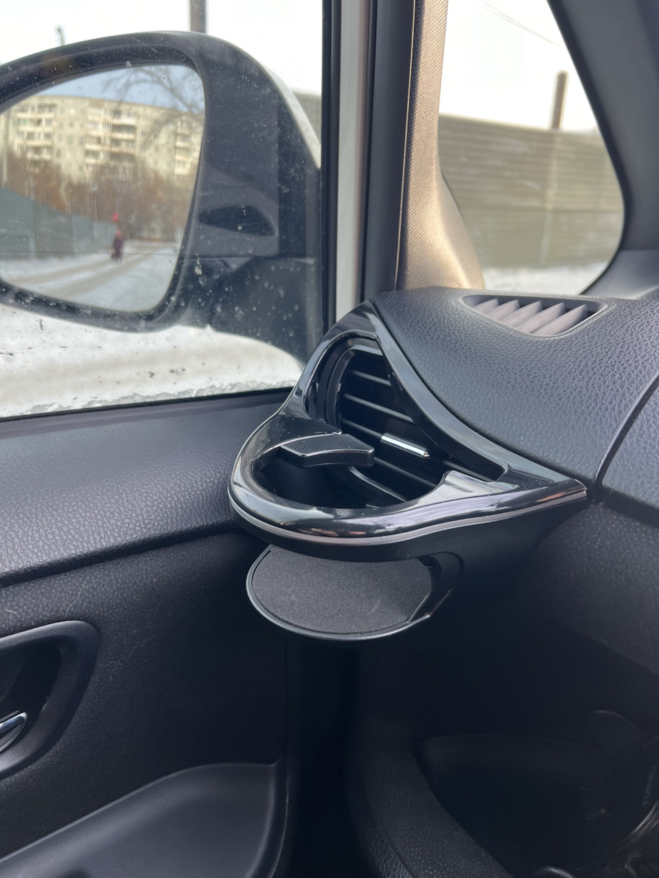 Подстаканник в дефлектор — Toyota Voxy (3G), 1,8 л, 2014 года ...