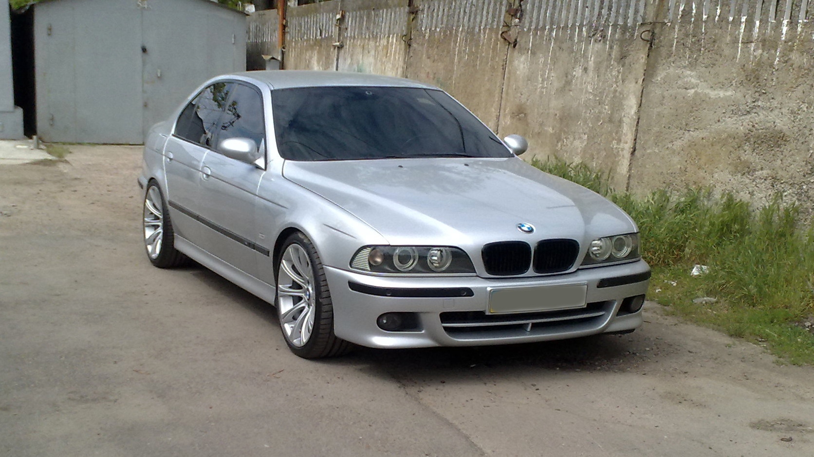 BMW e39 серая