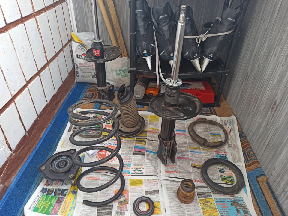 Прокачка стоек и замена рулевых наконечников — Toyota Carina ED (3G), 1 ...