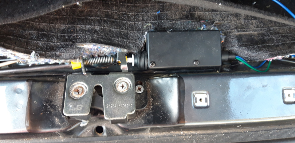 Электропривод замка багажника и подключение концевика двери багажника ...