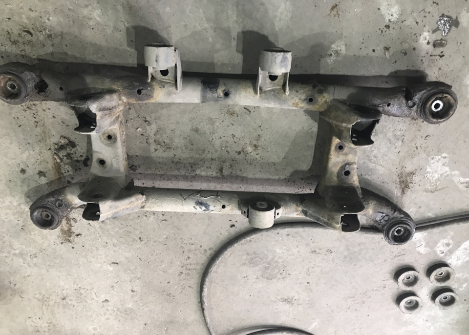 Замена заднего подрамника NTY ZRZHY513 — Hyundai Tucson (JM), 2,7 л ...