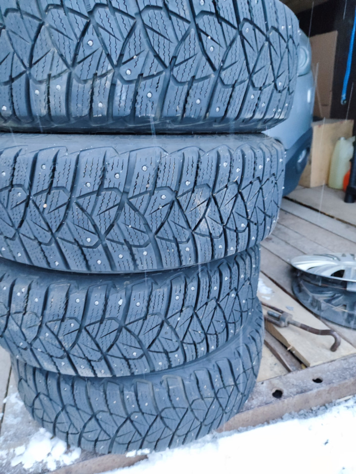 Шины зимние шипованные Goodyear 185/65 R15, штампованные диски 15 ET50 ...