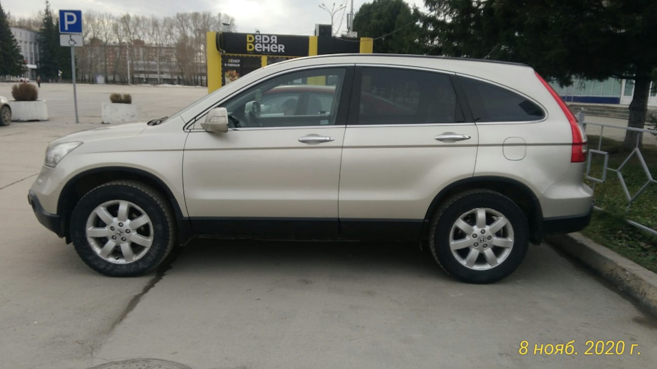 01. Zestaw: podkładki 20 mm (przód) i 40 mm (tył) do Honda CR‑V III (RE, 2007–2012) + wydłużone szpilki/nakrętki. — Honda CR‑V III (RE)