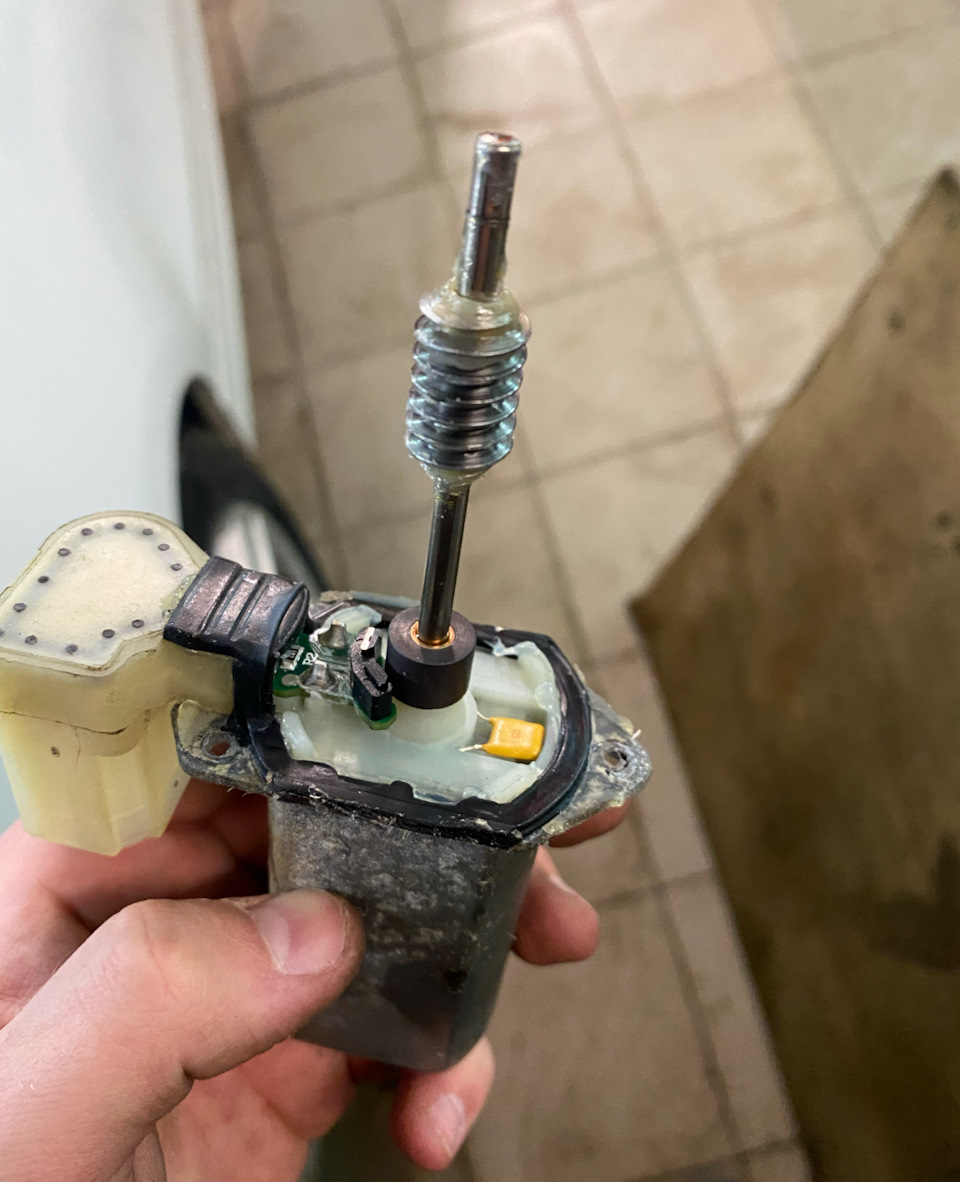 Зимние приколы безрамочных стекол от инженеров BMW. Зимой отказал ...