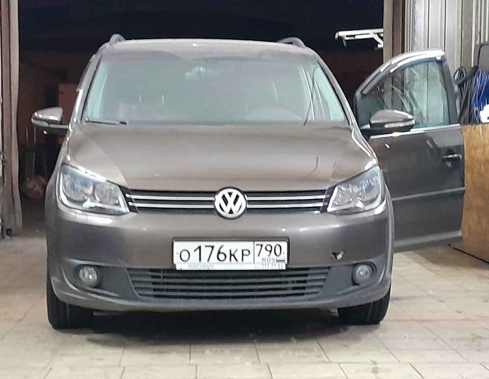 Надо бы заделать дырку в бампере — Volkswagen Touran (1G), 1,4 л, 2012 ...