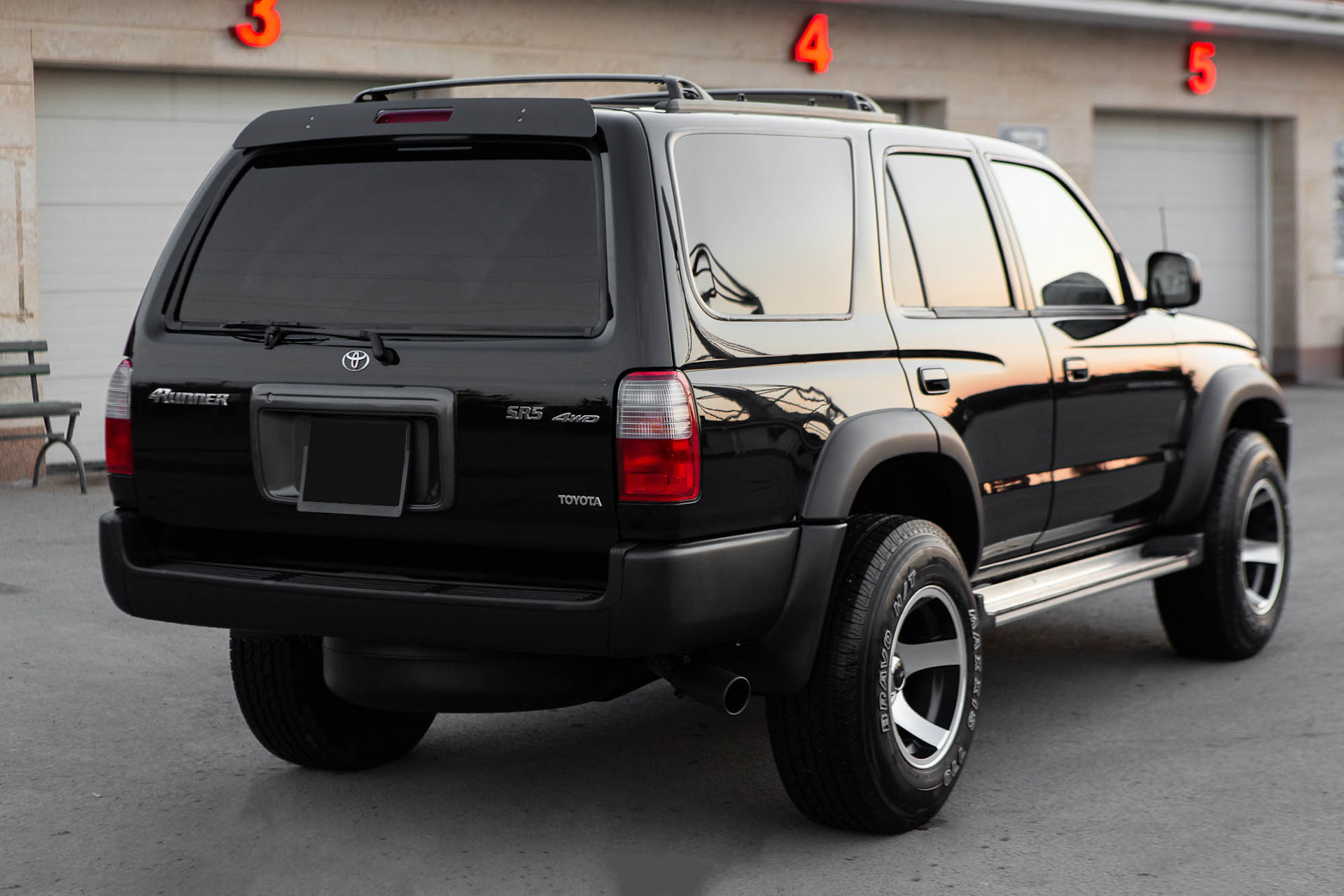 Тойота 4 3. Toyota 4runner 3 черный. Toyota 4runner 2005 черный. 4runner Toyota 2002 Black. Toyota 4runner 2002 Tuning.