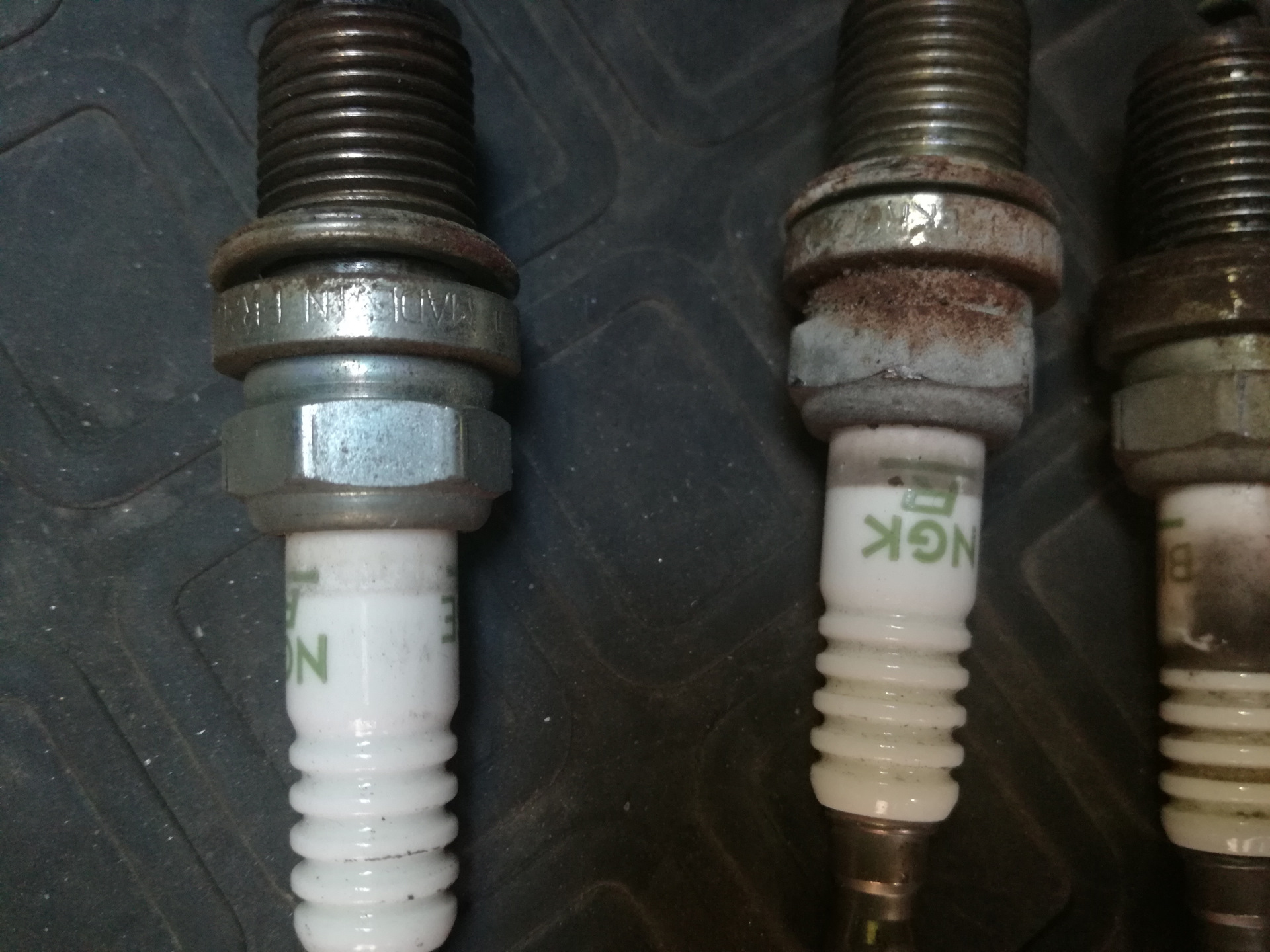 Свечи зажигания renault sandero stepway 1. 6. Свечи рено логан степвей 113л. Как поменять свечи зажигания на сандеро степвей. Свечи на степвей 2.