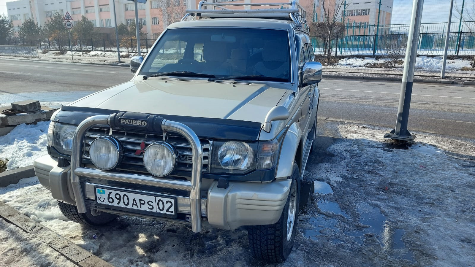 Машину митсубиси паджеро 2