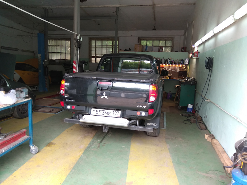 Замена пыльников внутренних шрусов — Mitsubishi L200 (4G), 2,5 л, 2011 ...