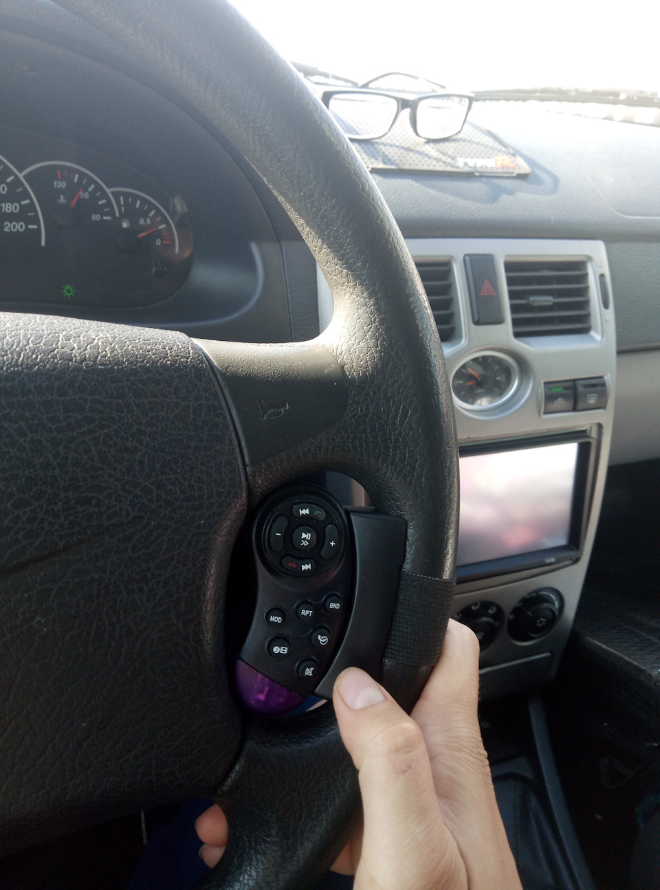 Треснуло лобовое стекло во время мойки!.. — Toyota Avensis II, 2 л ...