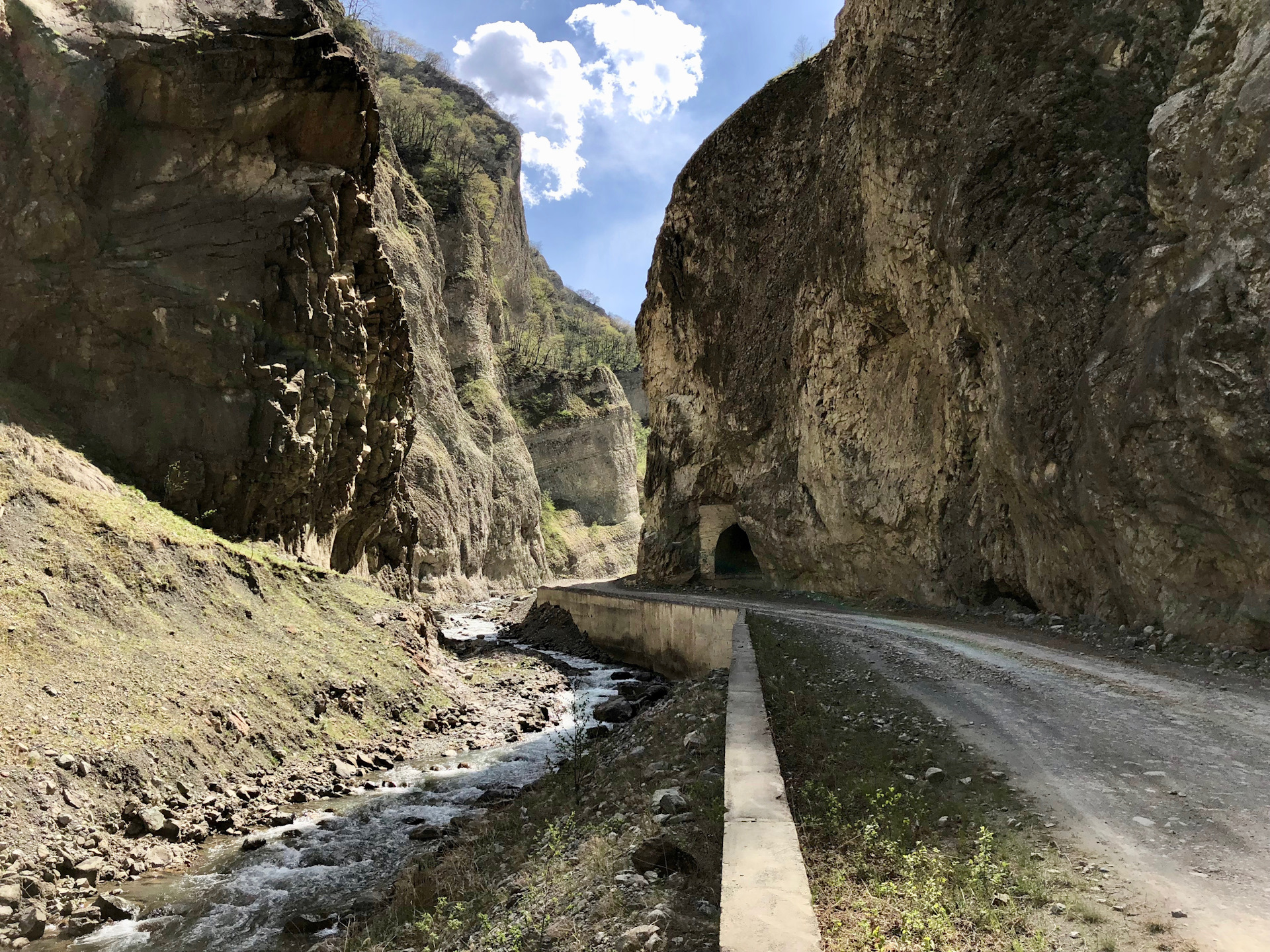 Дорога по Кармадонское ущелье