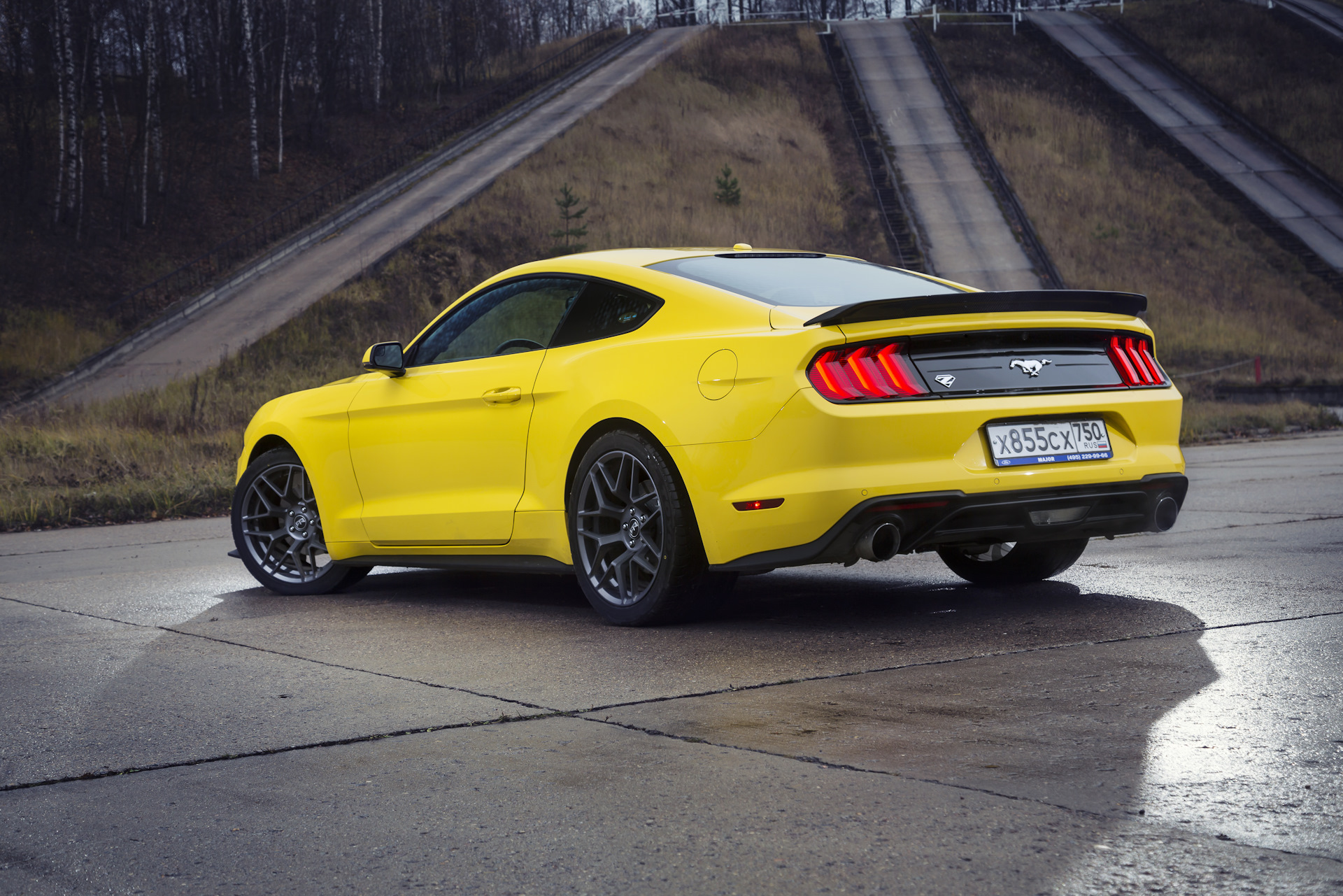 Ford Mustang vi Рестайлинг желтый