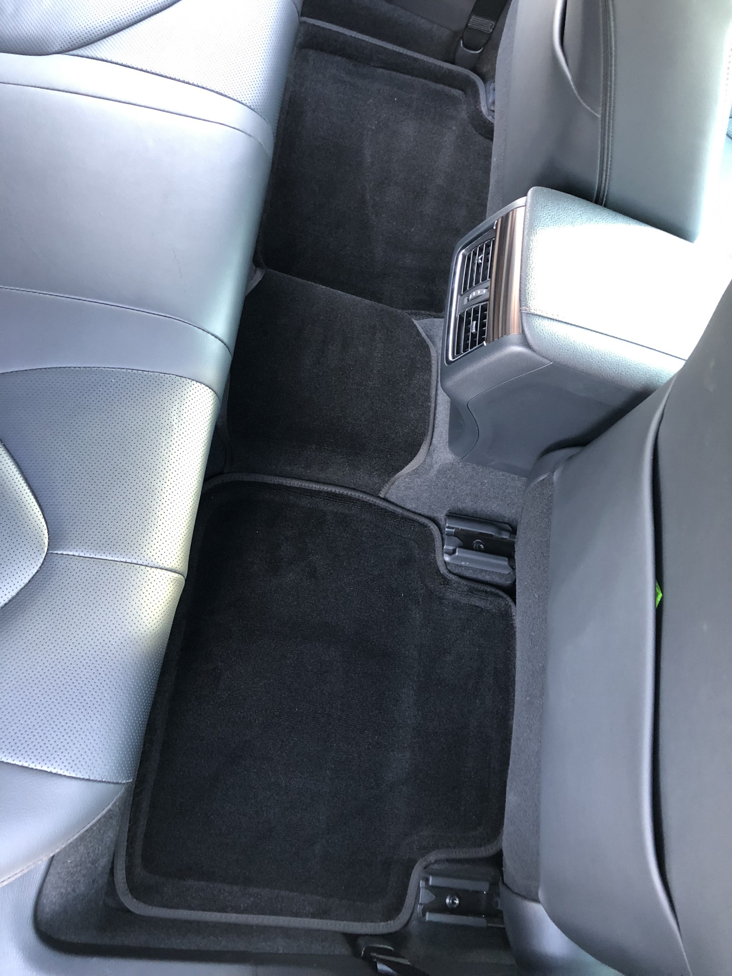 Коврики — Toyota Camry (XV70), 3,5 л, 2019 года | аксессуары | DRIVE2