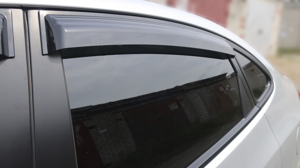 Дефлекторы боковых стекол (ветровики) MOBIS MBWV82 — Hyundai Elantra ...