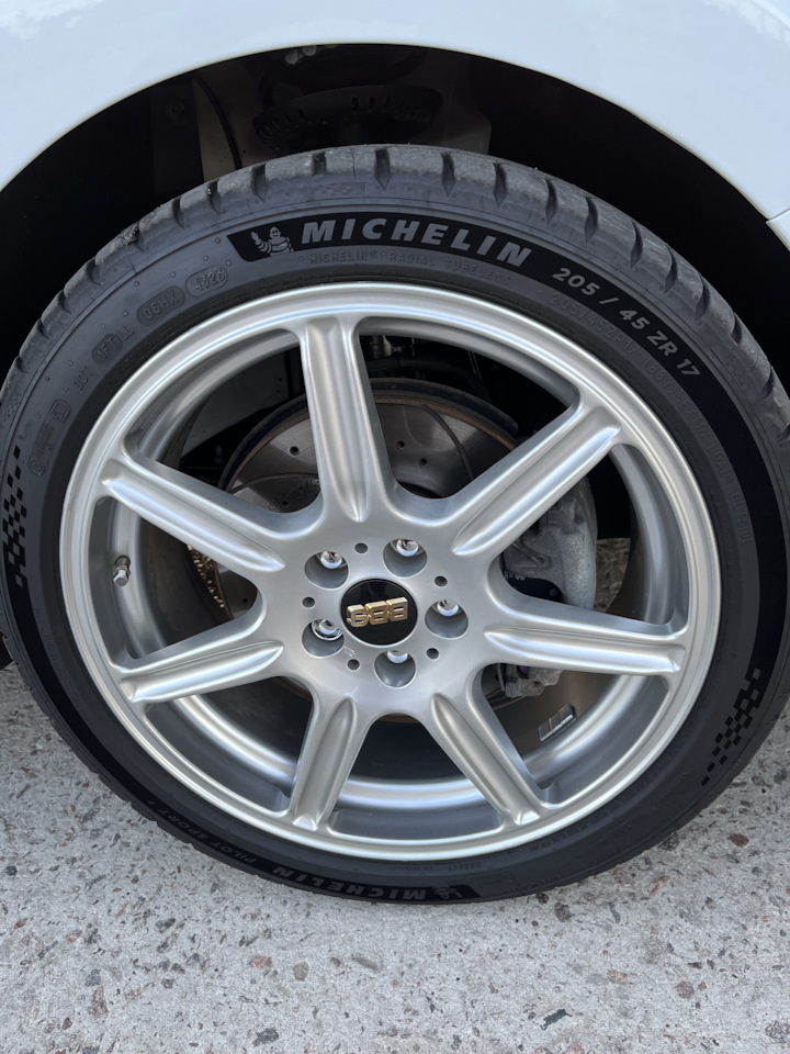 Шины летние Michelin 205/45 R17, кованые диски BBS 7Jx17 ET40 5x100. Б ...