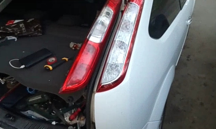 Вопрос по фонаряд рест на дорест — Ford Focus Hatchback II, 1,8 л, 2007 ...