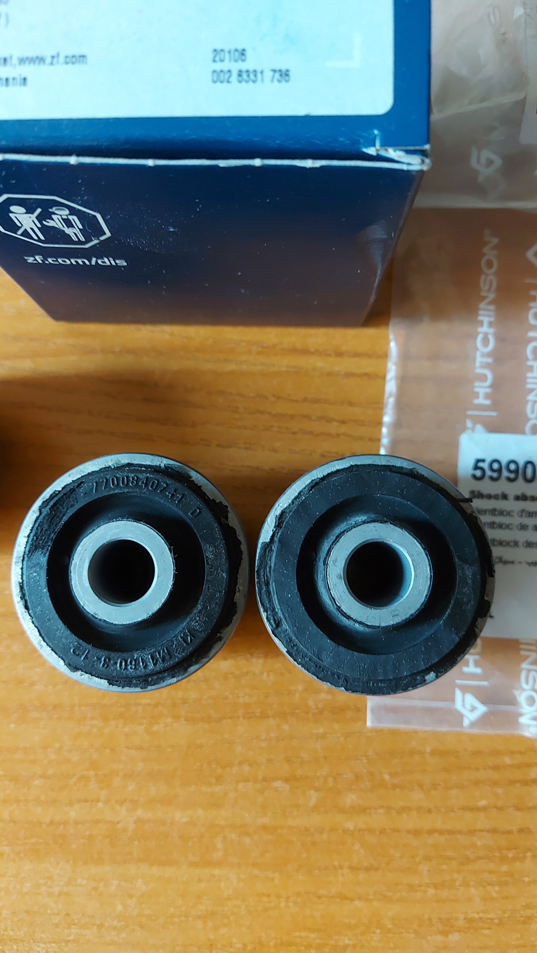 Сайлентблоки LEMFORDER 20375 01 009 и HUTCHINSON 599012 передних ...