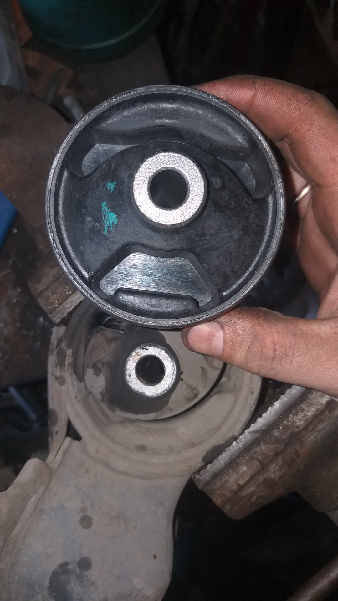 Вибрация двигателя тойота причина. Мотор 3s fse d4. Подушка двигателя 7а фе боковая. Вибрация двигателя тойота причина. Замена подушки двигателя тойота авенсис 2.