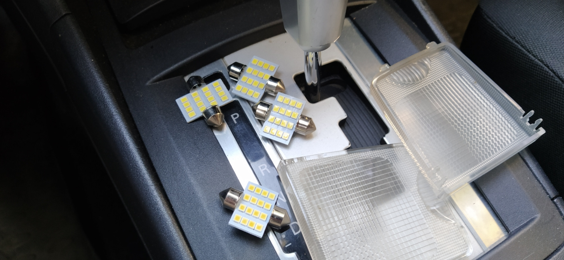 Замена освещения салона — Mitsubishi Lancer X, 2 л, 2007 года ...