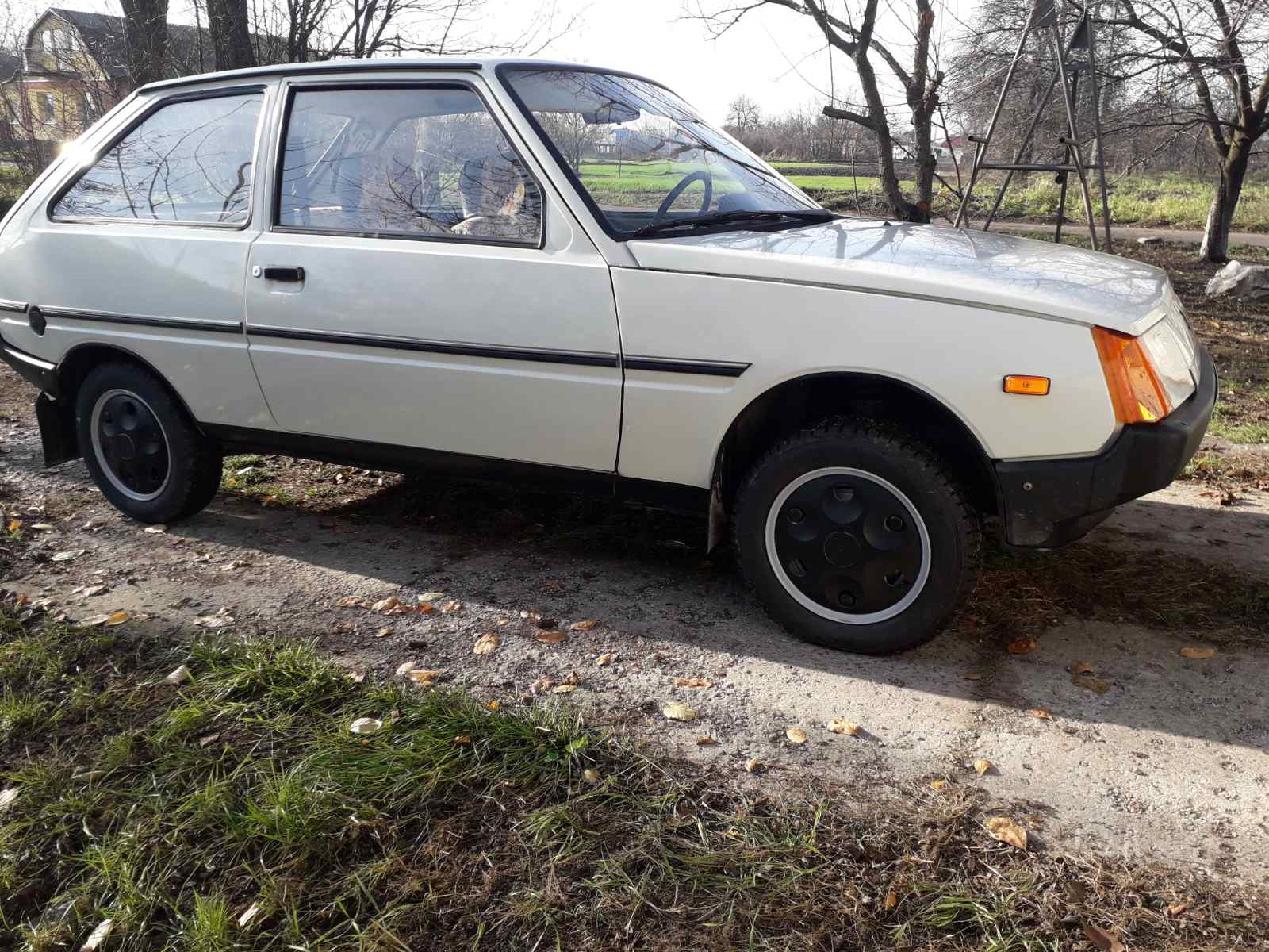 Вода таврия. ЗАЗ-1102 «Таврия». ЗАЗ 1102 1987. ЗАЗ 1102 Таврия желтая. Таврия 1102.