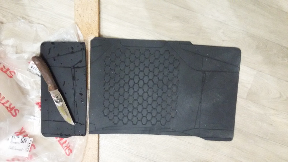 zBAAAgJhUuA 960 для чего нужен подпятник на коврик в машину