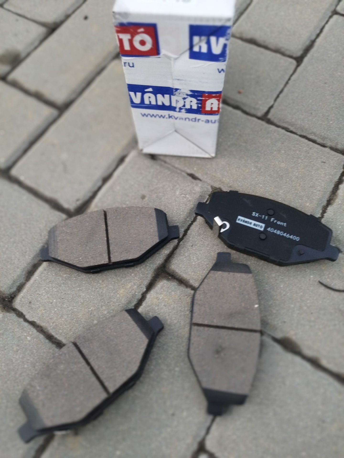 Задние тормозные диски и новые колодки вкруг — Geely Coolray (1G), 1,5 ...