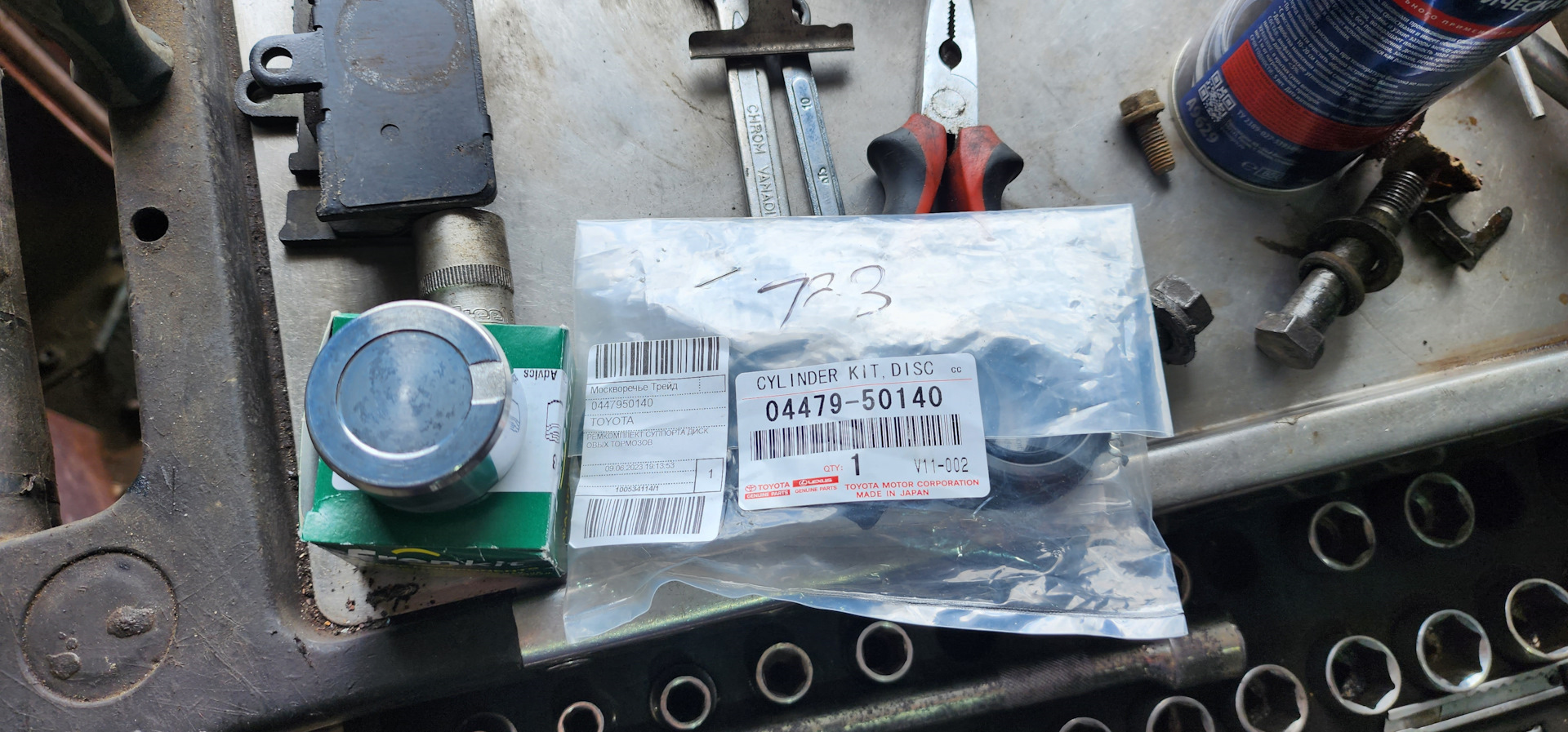 Замена поршня заднего суппорта — Lexus RX (2G), 3,3 л, 2003 года ...