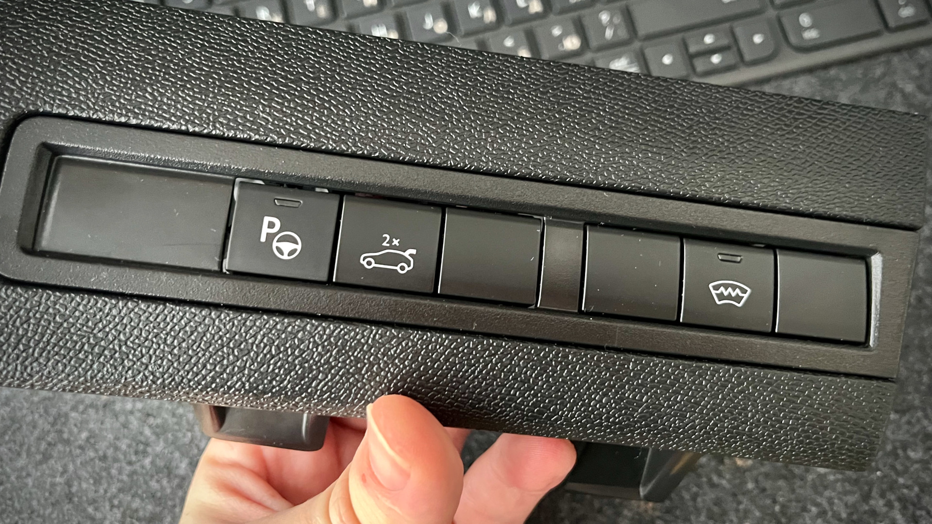 🅿️ Физическая кнопка Park Assist — Peugeot 3008 (2G), 1,6 л, 2018 года ...