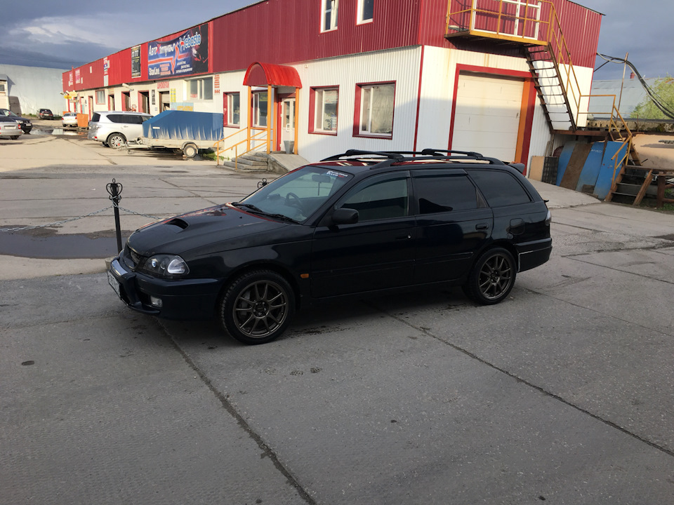 Колёса на 17. Упали стрелки тахометра и спидометра и ещё кое что ...