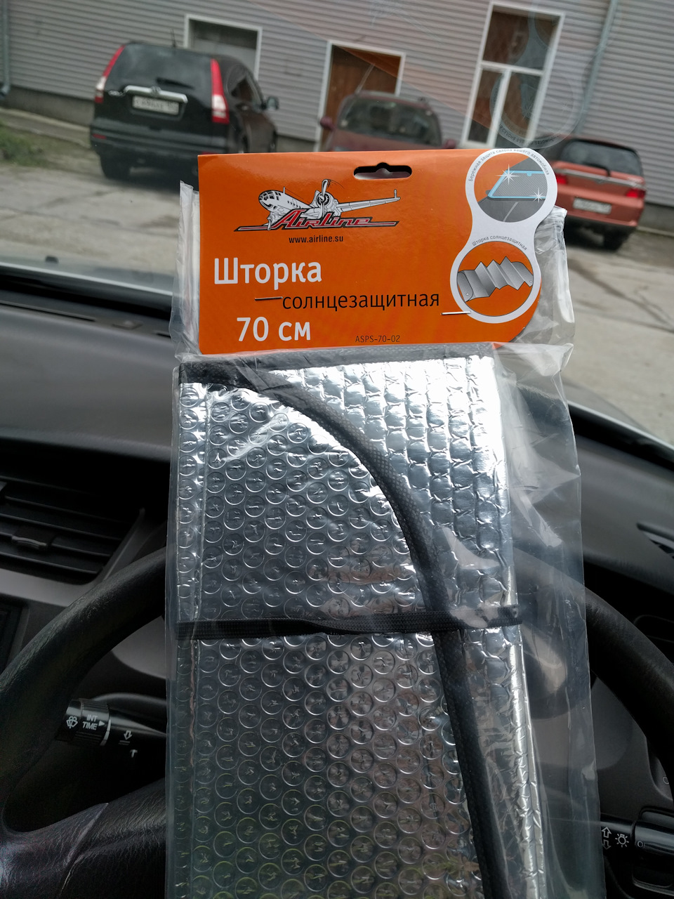 Солнцезащитная шторка на лобовое Airline 70х135см — Honda Accord (6G), 1,8  л, 2001 года | аксессуары | DRIVE2