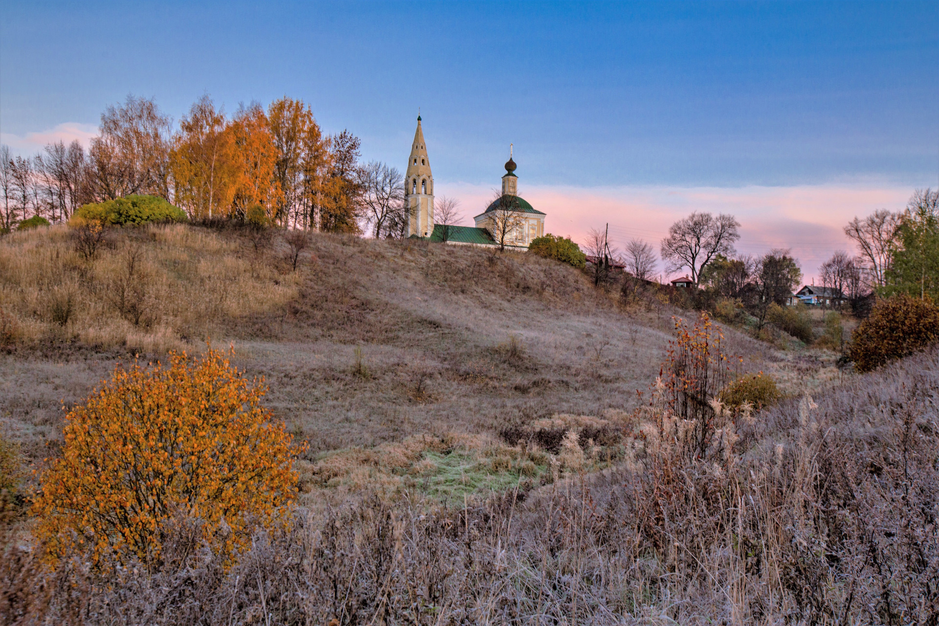 Сернурский храм осенью