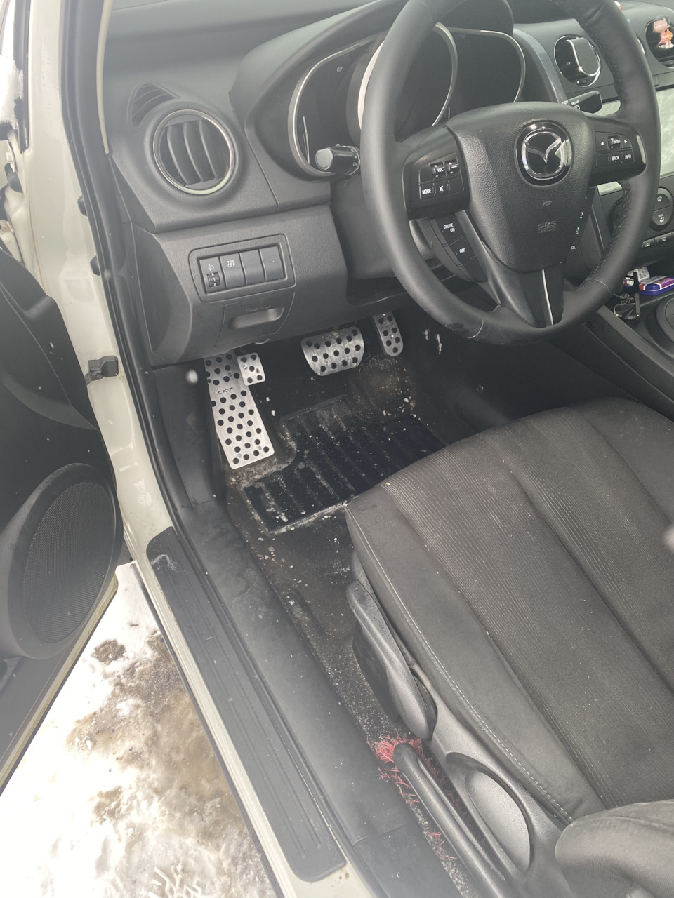 Накладки на педали — Mazda CX-7, 2,5 л, 2011 года | тюнинг | DRIVE2