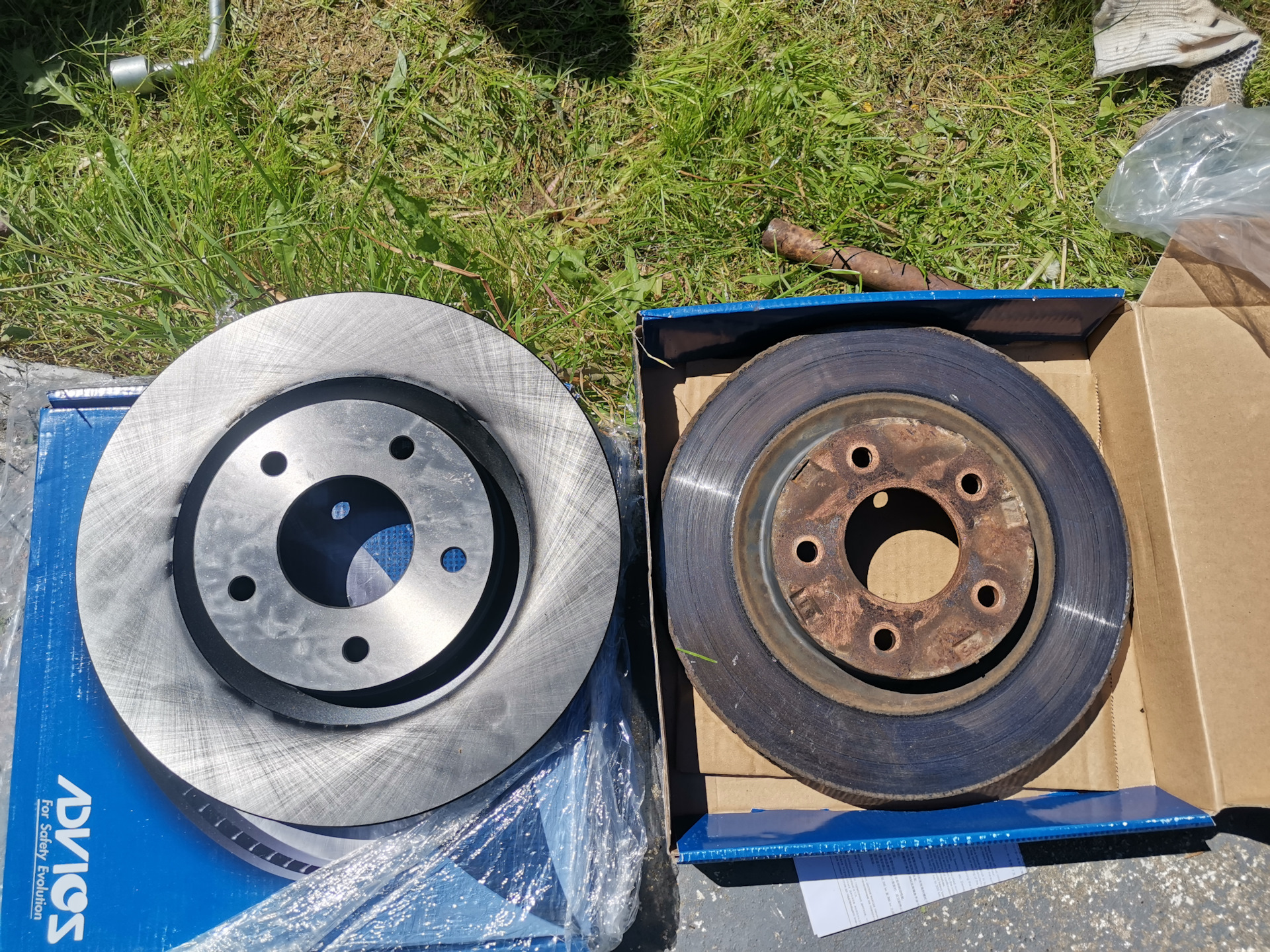 Диски тормозные — Mitsubishi Outlander (3G), 2 л, 2013 года | своими ...