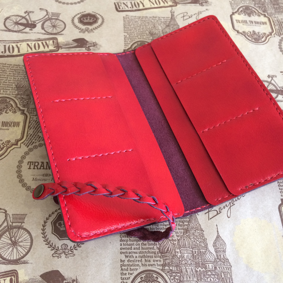 красивые кошельки. портмоне с деньгами. кошелек для денег по фен шуй. зеленый кошелек по фен-шуй. кошелек женский для привлечения денег.