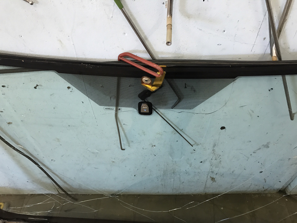 Замена лобового стекла — Ford Focus II Hatchback, 1,8 л, 2006 года ...