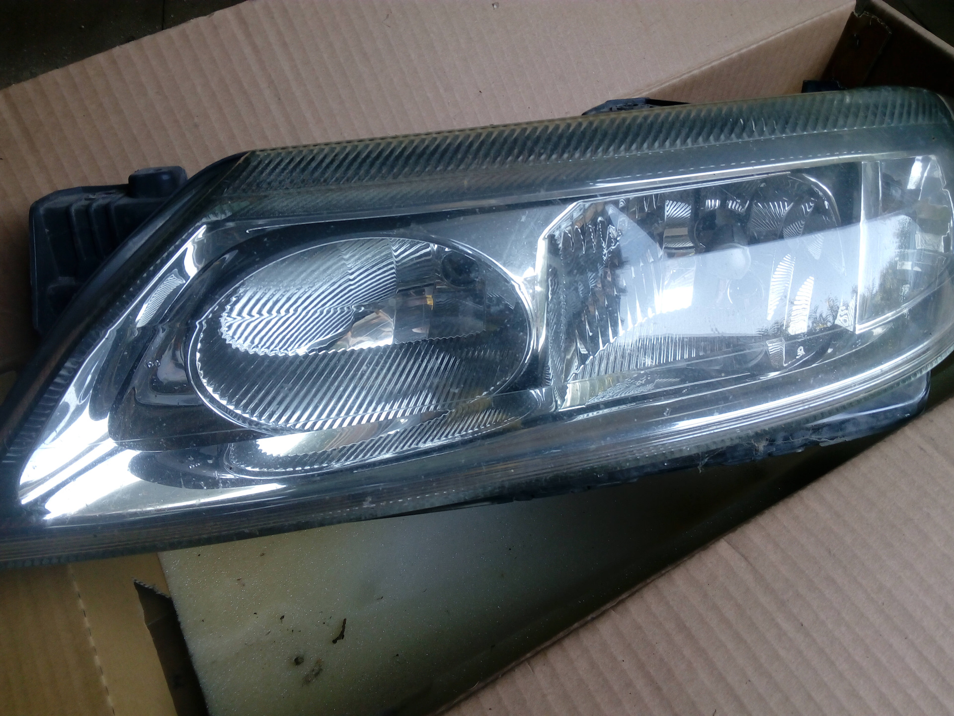 фары рено лагуна 2. фара лагуна 2. фары рено лагуна 2. линза рено лагуна 2. лагуна 2 левая фара ксенон.