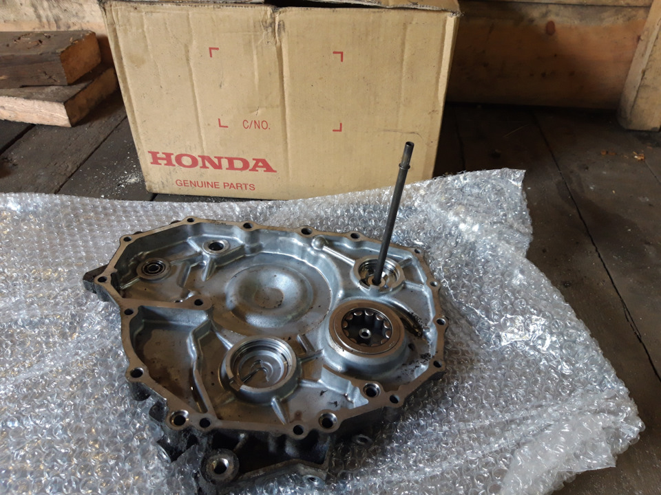 Акпп аккорд. Насос коробки Honda Accord 6. Крышка АКПП Хонда Аккорд. Honda 21240rpc000. Боковая крышка АКПП Хонда Аккорд 7.