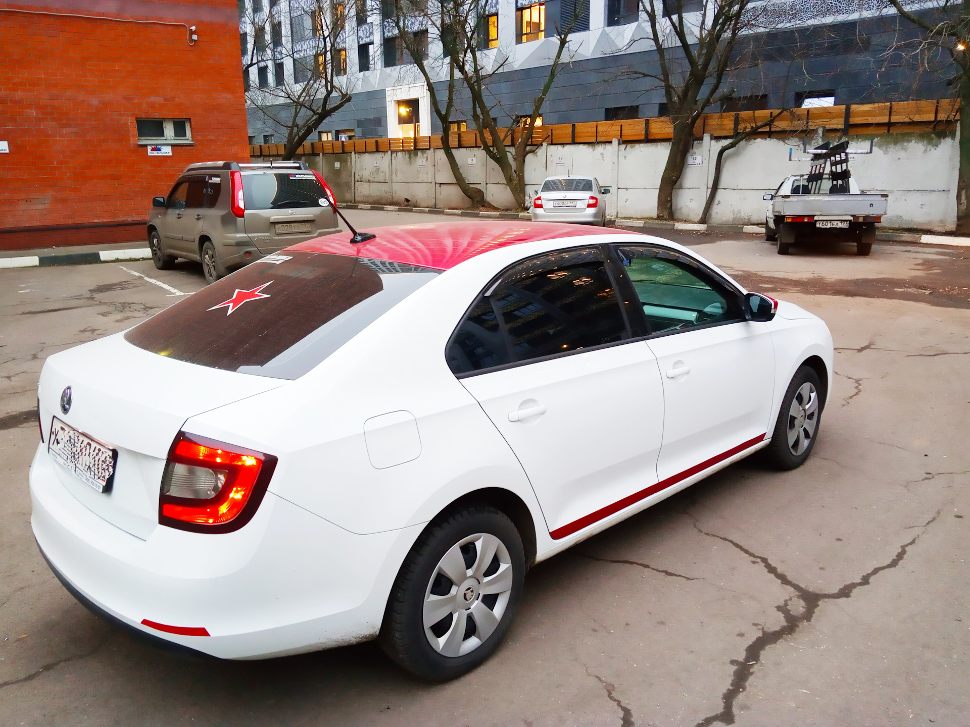 Skoda Rapid белая