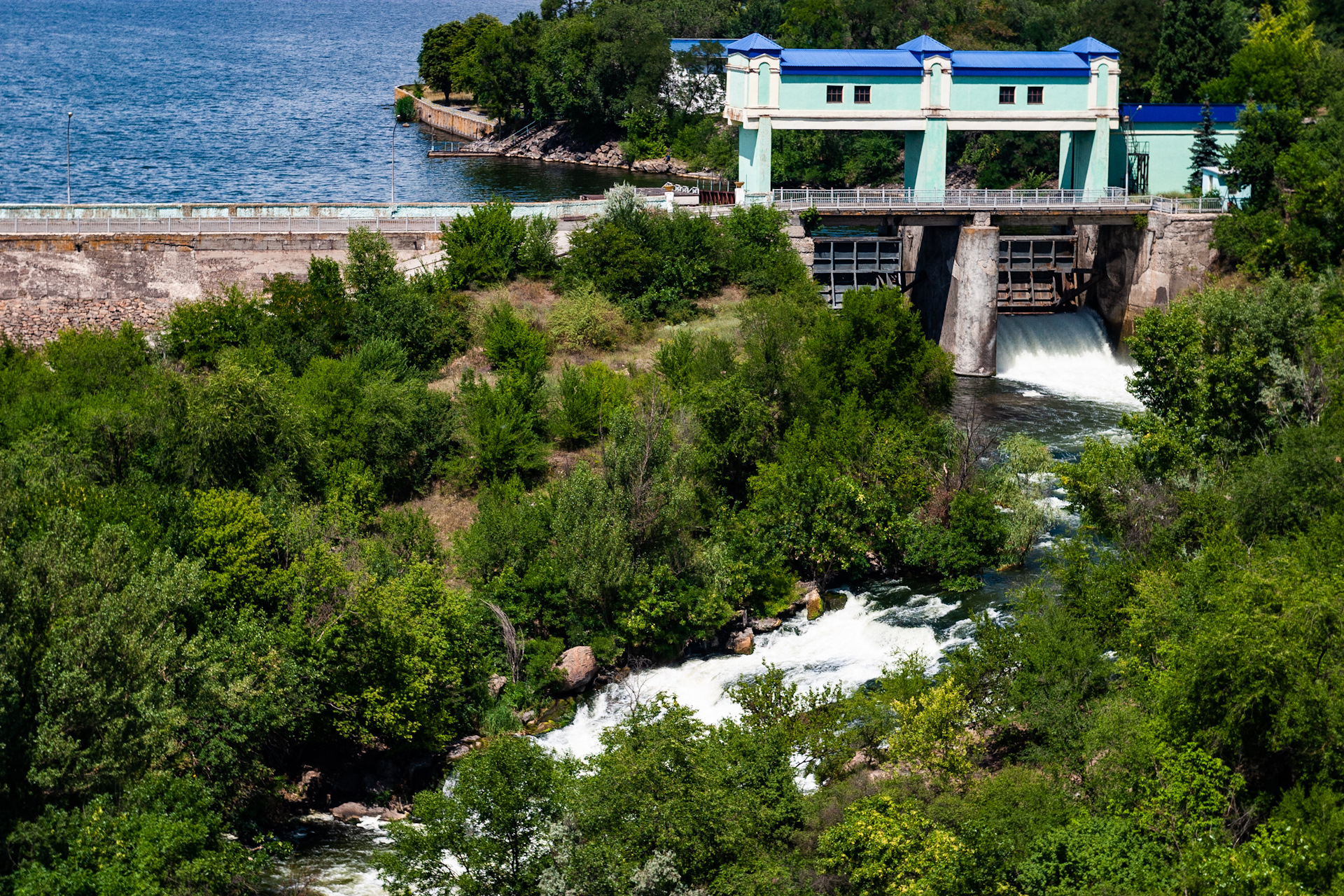 Квартал ингулец. Карачуновское водохранилище дамба ингулец. Река ингулец украина. Ингулец (кривой рог). Карачуновское водохранилище плотина.