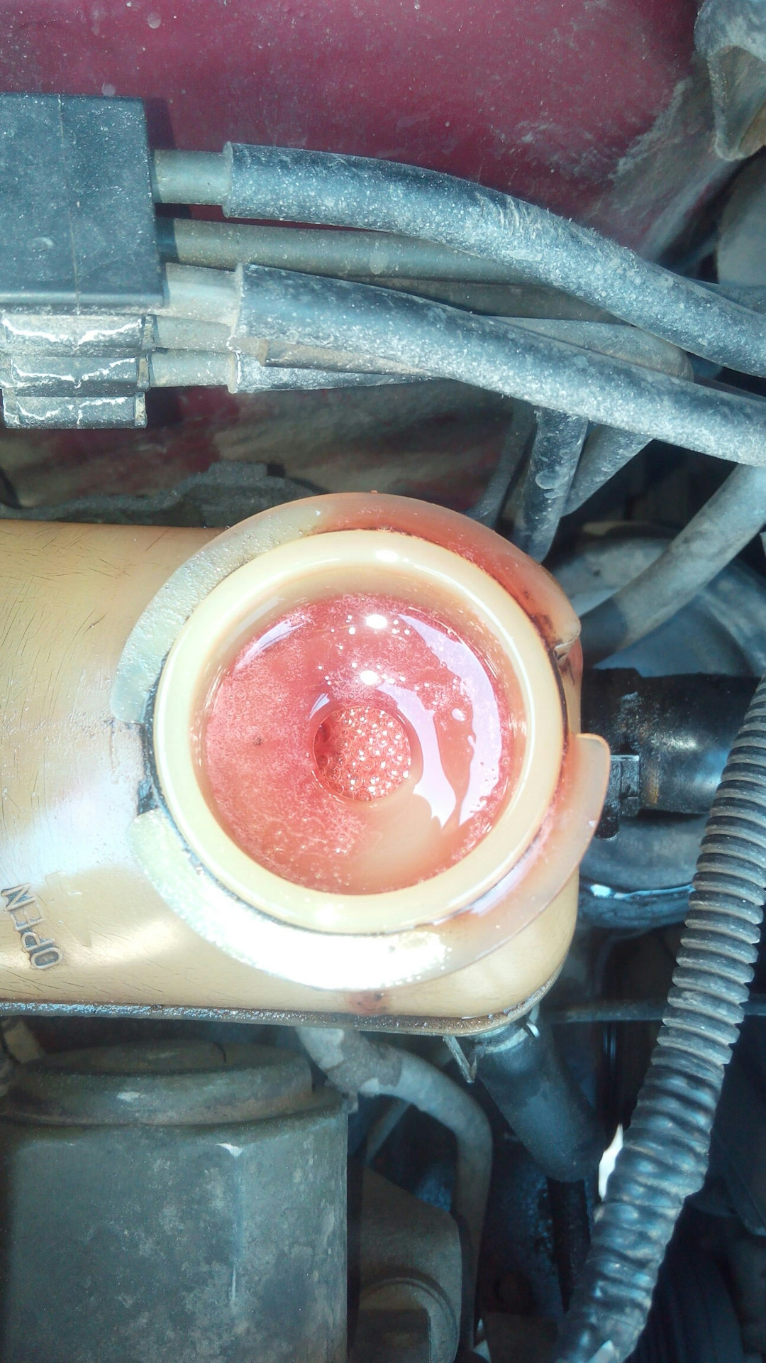 Toyota starlet гур жижа. выдавливает масло из бачка гидроусилителя. бачок жидкости гур лачетти. Chery amulet масло гур. вспенилось масло в компрессоре.