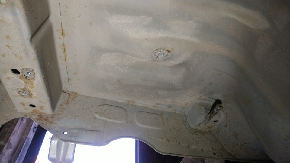 Это состояние ниши под глушитель, до работ… — Nissan Primera Wagon (W11)