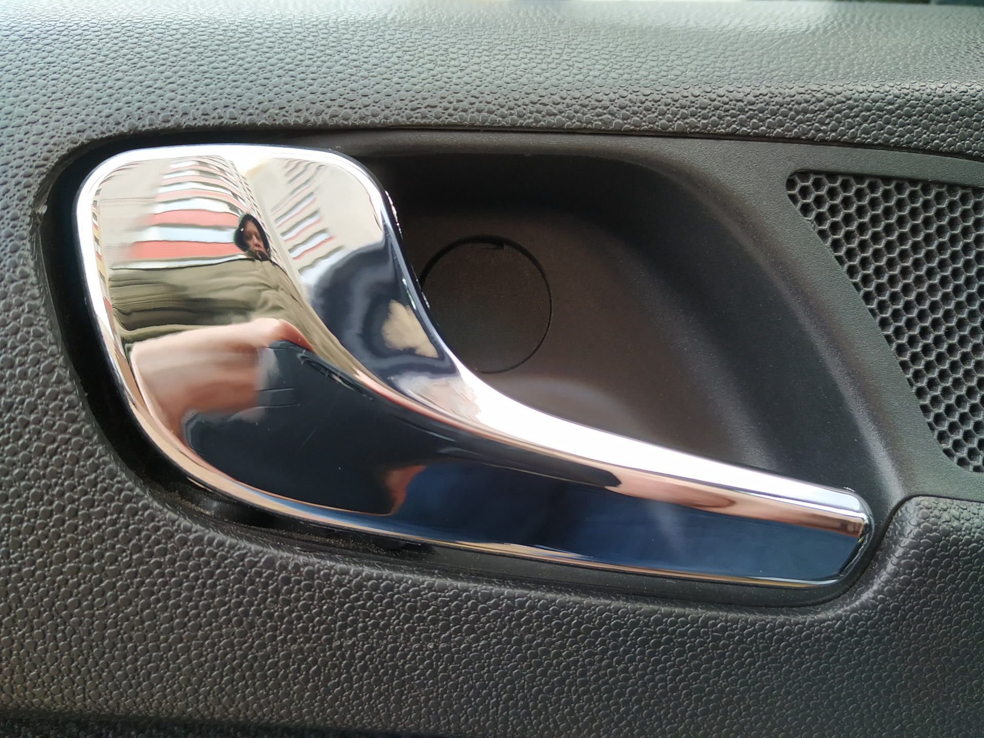 Замена ручки левой двери. Внутренняя ручка Опель Корса. Внутренняя ручка двери Опель Корса д 2007 левая. Накладки для ниш дверных ручек Opel Astra. Внутренняя ручка Опель Корса 2013 артикул.