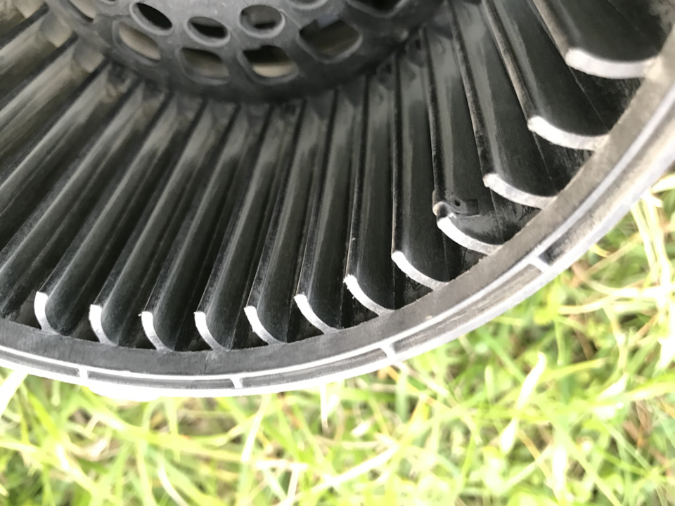 Чистка лопастей вентилятора и замена салонного фильтра — Lada Vesta, 1 ...