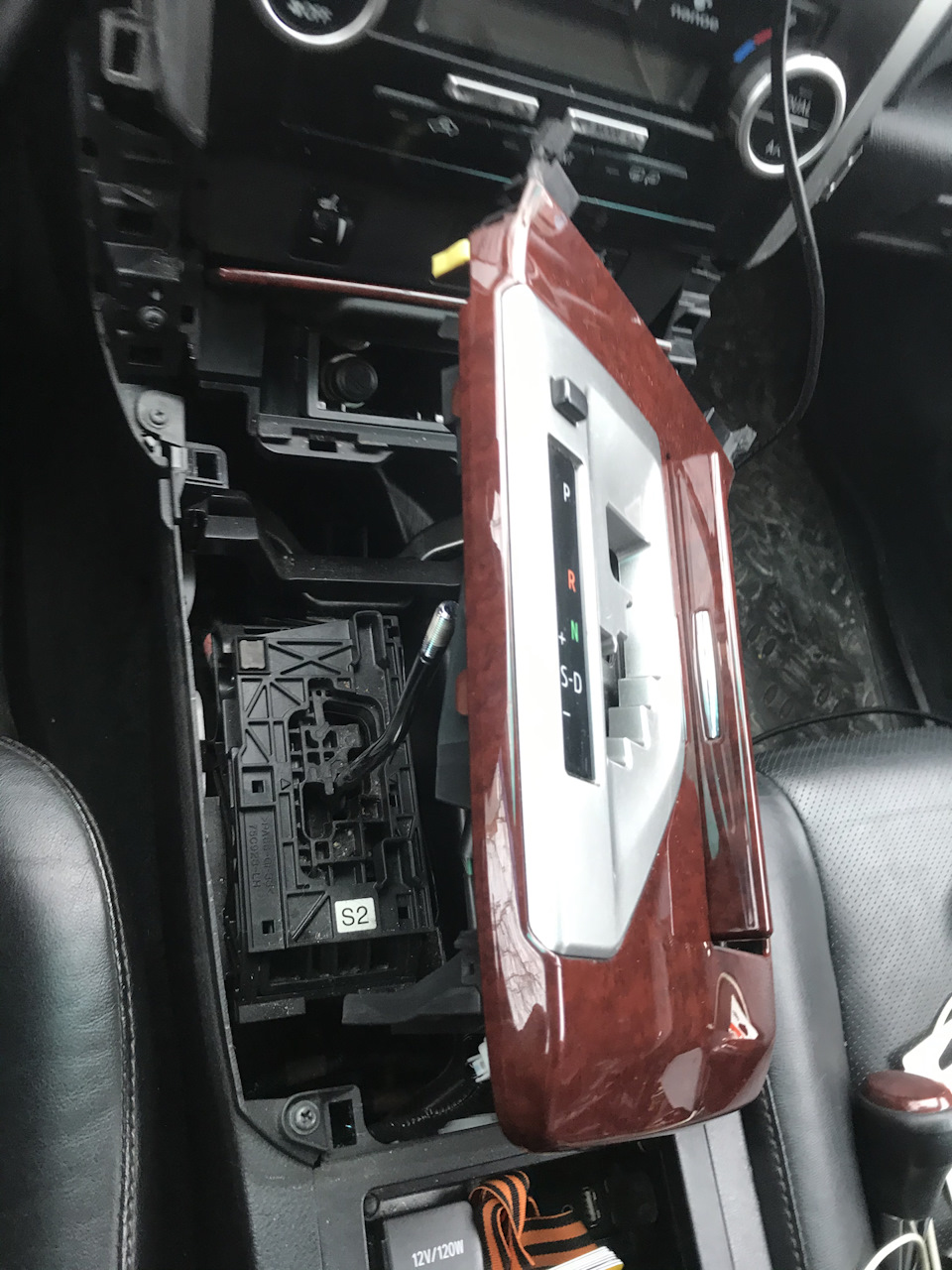 Подсветка селектора АКПП — Toyota Camry (XV50), 2,5 л, 2013 года ...
