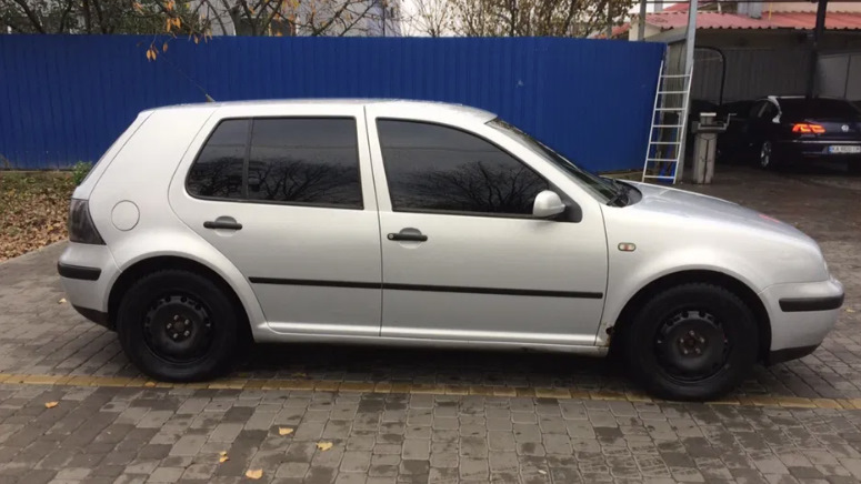 Как протянуть провод из под капота в салон? — Volkswagen Golf Mk4, 2 л ...