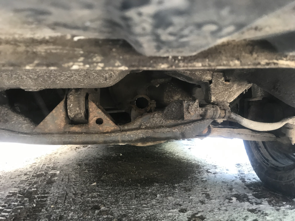 Оборвался глушитель Ауди 80 — Audi 80 (B3), 2 л, 1989 года | поломка ...