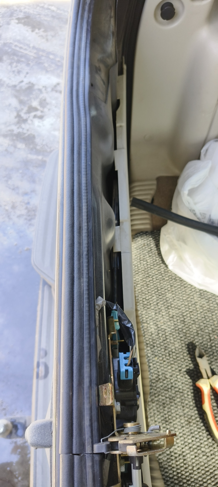 Skoda octavia багажник пол. Багажник замят\ поло седан. Багажник polo liftback 2020. Дверной штырь от нексия 3. Как сделать чтобы багажник открывался сам.